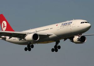 Trabzon uçağı Erzurum'a indi